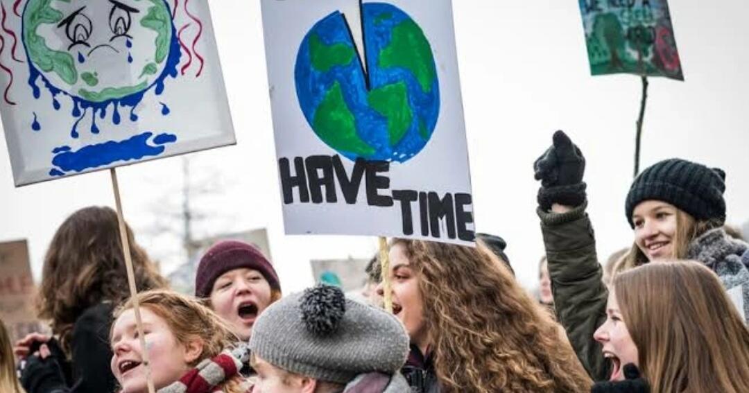 Climate crisis. Эко протест. Протесты в защиту окружающей среды. Экоактивисты. Гринпис протест митинг.