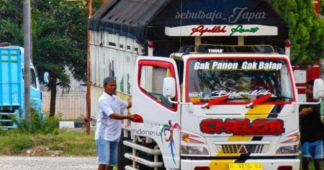 Gaji Sopir Truk Cabe / Truck Cabe Stut Jack Goyangan Malam Hari Full Blong Kanan By Jalur ...