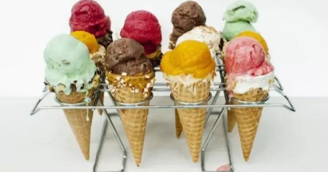 5 мороженных. Мягкое мороженое в рожке. Итальянское мороженое джелато. Креативное мороженое. Айс крим мороженщик.
