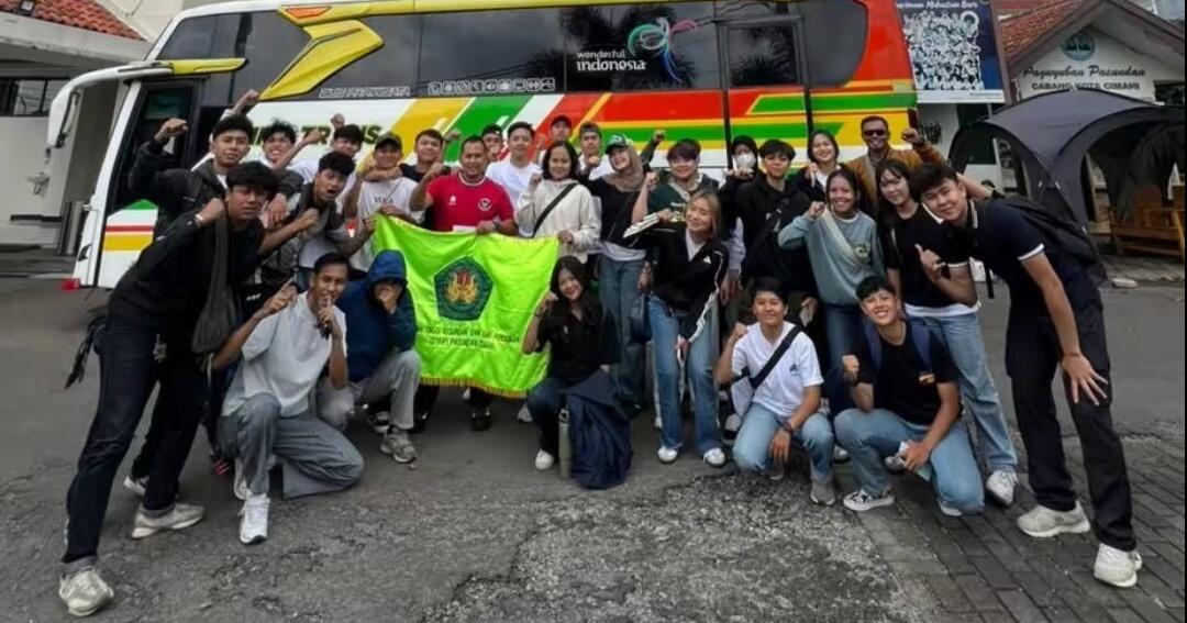 Dari Cimahi Geruduk Jakarta, Supporter STKIP Pasundan Bawa Hasil Terbaik