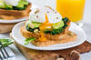 Begini Cara Tepat Membuat Poached Egg yang Lembut Meleleh