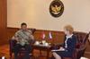 Berboncengan Sepeda Motor dengan Ibu Iriana, Presiden Tinjau Infrastruktur di Asmat