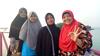 Susi Paddling Bersama Anaknya yang Berusia 1 Tahun di Pulau Tidung