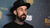 Travis Barker Fobia Naik Pesawat Terbang