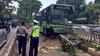 Ambulans Terguling di Tol Dalam Kota Cawang Atas, Jakarta Timur