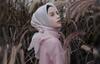 Penasaran dengan Turban? Penampilan Sehari-hari dari Yuna Ini Bisa Dijadikan Acuan
