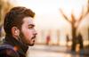 6 Lagu yang Cocok Banget Didengarkan oleh Pasangan LDR, Bikin Rindu!