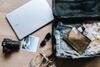 7 Barang Gak Penting yang Sering Bikin Koper Berat Saat Traveling