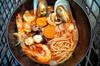 Coba Buat Jjampong Yuk, Mie Seafood Pedas Khas Korea Selatan