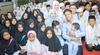 10 Momen Para Selebriti Bukber& Berbagi dengan Anak Yatim