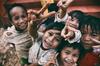 6 Kelakukan Unik Masa Kecil Saat Ada Tamu di Rumah, Pernah Alami?