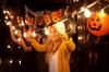10 Kostum Halloween Pasangan yang Terunik, Referensi untuk Besok Malam