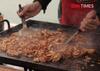 Tersiksa, Ini Reaksi Kocak Vegetarian Saat Diminta Makan Daging Lagi