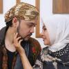 10 Momen Kedekatan Mike Lewis dan Anaknya, Bikin Haru!