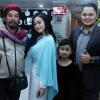 10 Potret Kedekatan Sophia Latjuba dan Dua Anaknya yang Bak Kakak Adik