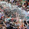 15 Potret Kemeriahan Festival Songkran 2019 di Thailand, Seru Banget!