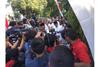Bacaan Salawat Iringi Langkah Sandiaga Uno dan Keluarga ke TPS 02