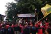 Ribuan Buruh Bekasi Rayakan May Day dengan Berdangdut