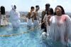 Sambut Ramadan Pocong dan Suster Ngesot Dilarung Dalam Kolam Hotel
