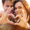 5 Tingkah Lucu Cewek kalau Lagi Jatuh Cinta, Kamu Mengalaminya?