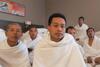 Jalankan Tradisi Nenek Moyang, Pakai Kain Ihram Selama 28 Hari