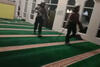 2 Oknum Polisi Masuk Masjid Pakai Sepatu Dihukum Disiplin 14 Hari