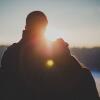 7 Alasan Kenapa Sulit Move On dari Cinta Bertepuk Sebelah Tangan