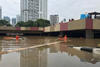 Petugas Berjibaku Atasi Banjir yang Kembali Tutup Underpass Kemayoran