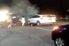 Mobil Terbakar di Depan Perlintasan Kereta Api Bikin Panik Warga