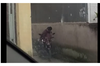 Dua Sejoli Ini Ciuman di Pinggir Jalan, Videonya Viral