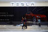 Saham Tesla Jatuh Usai Kecelakaan Fatal, Wall Street Menjauhi Rekor Tertinggi