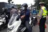 Polres Bekasi Salurkan Bantuan 1.350 Kg Beras dan 250 Paket Rendang