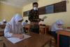 Antusias Sambut Sekolah Tatap Muka, Warga Jakarta: 2 Tahun Anak-Anak Cuma Mainan