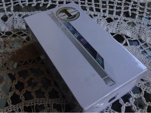 Jual iPhone 5 putih new garansi 1th BNIB surabaya ready 