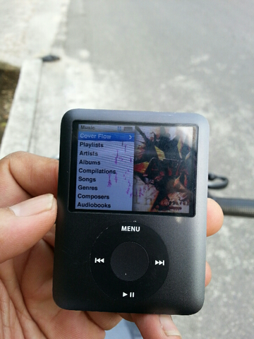 apple ipod nano 3rd gen 8GB wolfson black batangan seadanya.