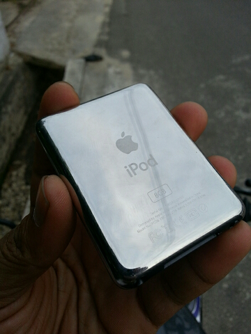 apple ipod nano 3rd gen 8GB wolfson black batangan seadanya.