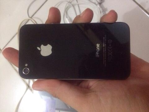DIJUAL/ Tuker Tambah/Barter IPHONE 4S 16GB BLACK