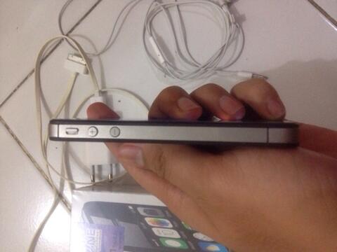 DIJUAL/ Tuker Tambah/Barter IPHONE 4S 16GB BLACK
