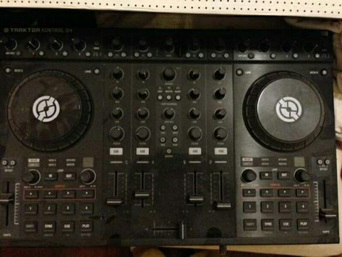 Traktor Kontrol S4 DJ Controller