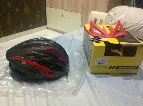Helm UNITED RAPTOR F22