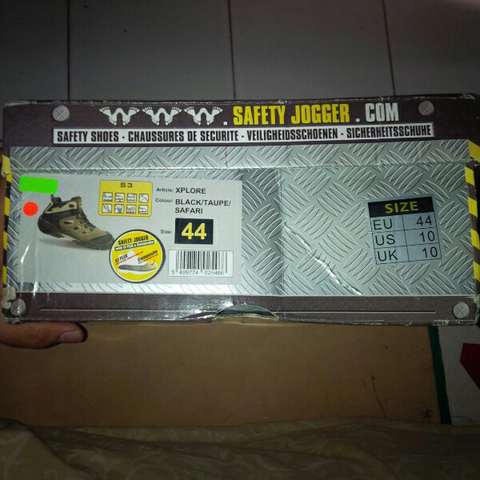 Safety Shoes merk Safety Jogger ukuran 44/10