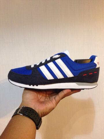 WTS SEPATU ADIDAS NEO CITY RACER ORGINALS