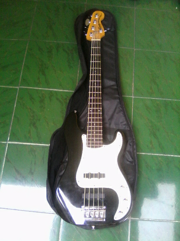 squier precision special standart series 5string