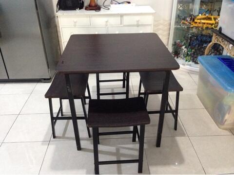 meja makan 4 kursi