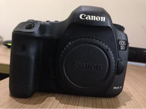 Canon 5D mark iii body only ex DS
