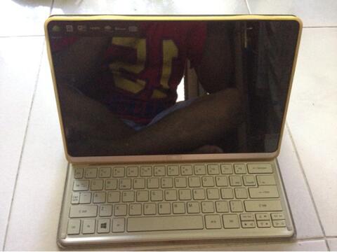 Acer Iconia W7/W700 core i3/4GB/64GB SSD