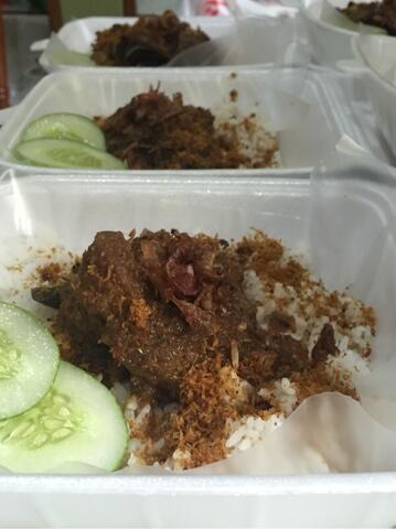 warung nasi pedas bebek madura "cak momon"
