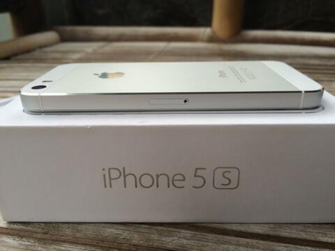 Dijual iPhone 5S 64GB Silver (Second)