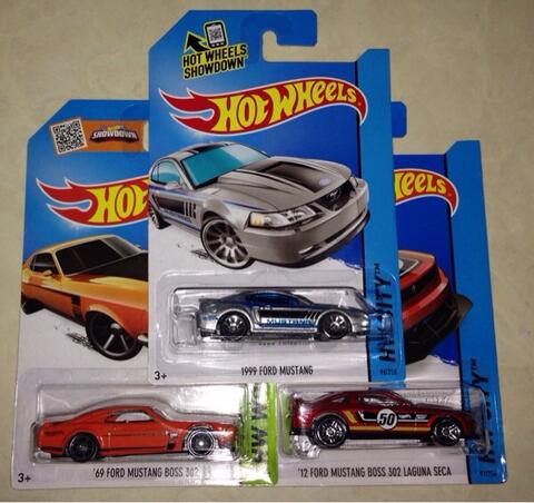 Paketan Hot Wheels Ford MUSTANG