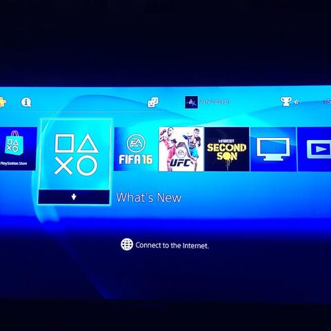 FOR SALE! PLAYSTATION 4 (2nd)
